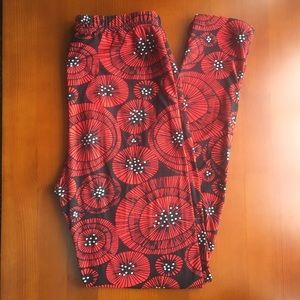 Agnes & Dora Red Poppin Posey leggings S/M EUC